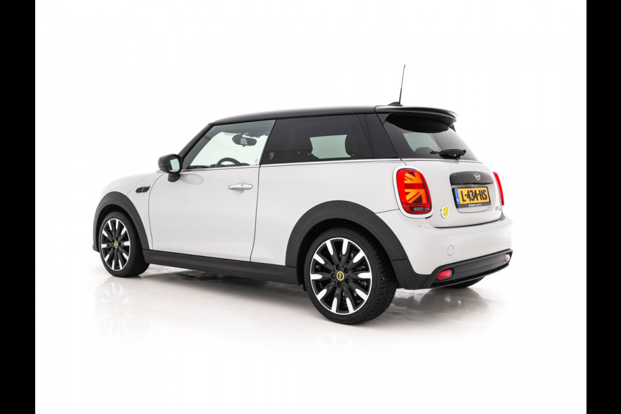MINI Electric MINI Yours 33 kWh [3-Fase-11kW] {SoH-95%} (INCL-BTW) Aut. *HEATPUMP | LEATHER | HARMAN/KARDON | DIGI-COCKPIT | HEAD-UP | FULL-LED | NAVI-FULLMAP | HEATED-SPORTSEATS | DAB | CRUISE | KEYLESS | AMBIENTLIGHT | PRIVACY-GLASS | 17"ALU*