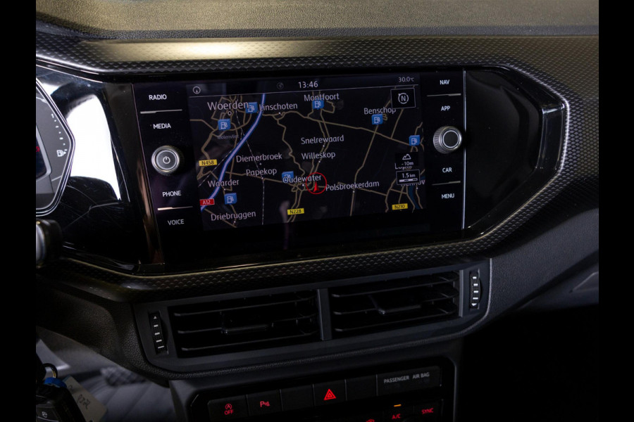 Volkswagen T-Cross 1.0 TSI Life 116pk / Navigatie / Stoelverwarming / Adaptieve cruise control / Apple carplay / Airco / Klimaatregeling /