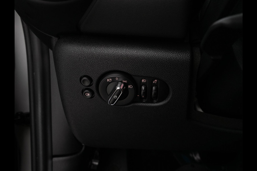 MINI Electric MINI Yours 33 kWh [3-Fase-11kW] {SoH-95%} (INCL-BTW) Aut. *HEATPUMP | LEATHER | HARMAN/KARDON | DIGI-COCKPIT | HEAD-UP | FULL-LED | NAVI-FULLMAP | HEATED-SPORTSEATS | DAB | CRUISE | KEYLESS | AMBIENTLIGHT | PRIVACY-GLASS | 17"ALU*