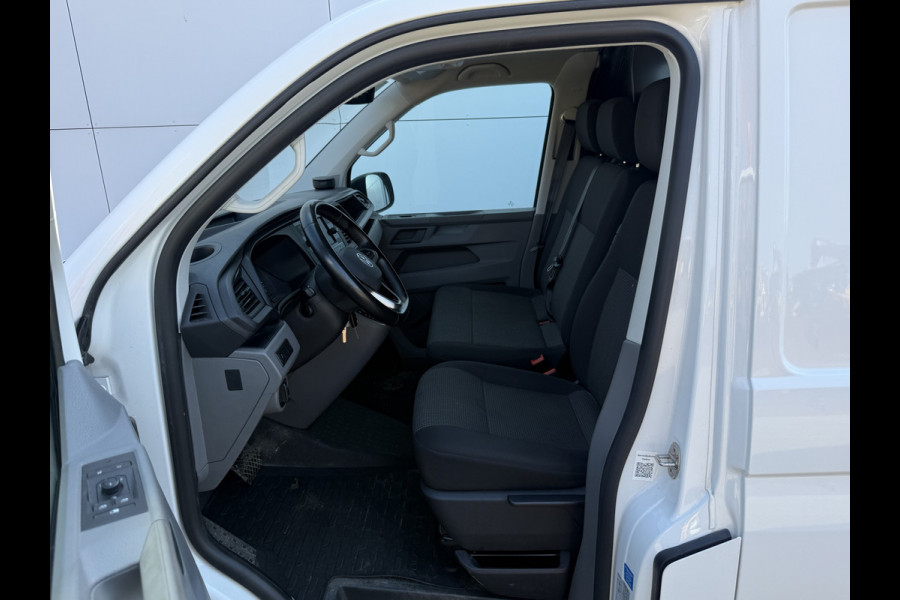 Volkswagen E-Transporter 113PK 37,3kWh L2H1 Elektrisch! 138KM WLTP Trekhaak Carplay Airco Stoelverwarming Parkeersensoren Transporter
