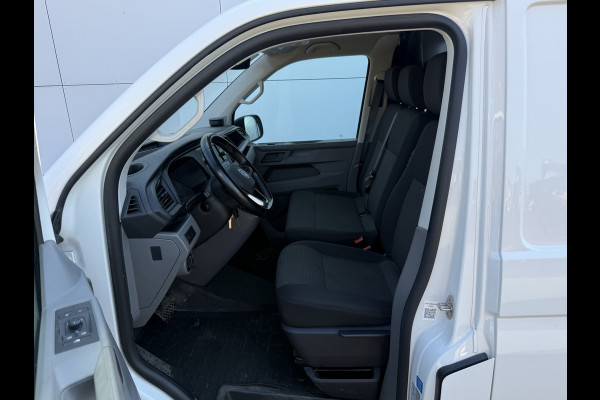 Volkswagen E-Transporter 113PK 37,3kWh L2H1 Elektrisch! 138KM WLTP Trekhaak Carplay Airco Stoelverwarming Parkeersensoren Transporter