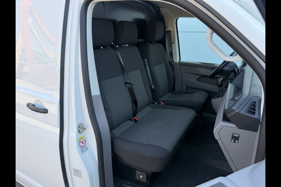 Volkswagen E-Transporter 113PK 37,3kWh L2H1 Elektrisch! 138KM WLTP Trekhaak Carplay Airco Stoelverwarming Parkeersensoren Transporter