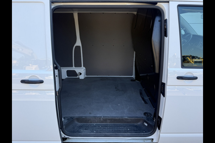 Volkswagen E-Transporter 113PK 37,3kWh L2H1 Elektrisch! 138KM WLTP Trekhaak Carplay Airco Stoelverwarming Parkeersensoren Transporter
