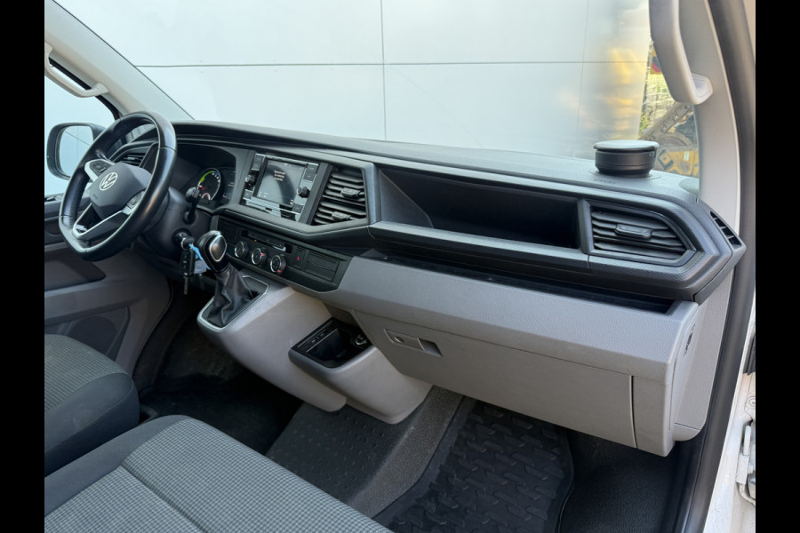 Volkswagen E-Transporter 113PK 37,3kWh L2H1 Elektrisch! 138KM WLTP Trekhaak Carplay Airco Stoelverwarming Parkeersensoren Transporter