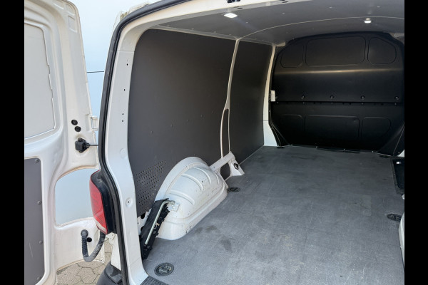 Volkswagen E-Transporter 113PK 37,3kWh L2H1 Elektrisch! 138KM WLTP Trekhaak Carplay Airco Stoelverwarming Parkeersensoren Transporter