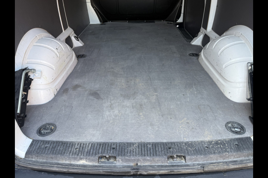 Volkswagen E-Transporter 113PK 37,3kWh L2H1 Elektrisch! 138KM WLTP Trekhaak Carplay Airco Stoelverwarming Parkeersensoren Transporter