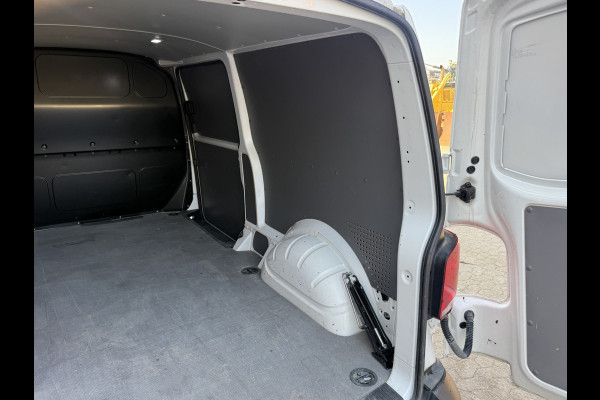 Volkswagen E-Transporter 113PK 37,3kWh L2H1 Elektrisch! 138KM WLTP Trekhaak Carplay Airco Stoelverwarming Parkeersensoren Transporter