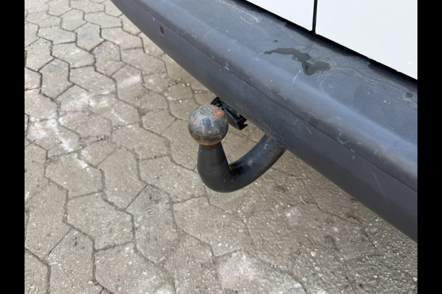 Volkswagen E-Transporter 113PK 37,3kWh L2H1 Elektrisch! 138KM WLTP Trekhaak Carplay Airco Stoelverwarming Parkeersensoren Transporter