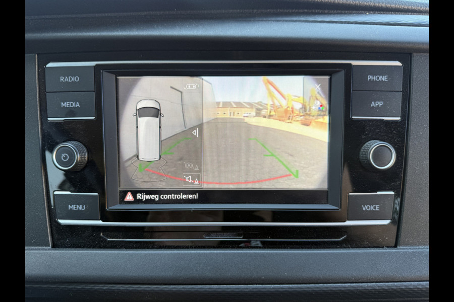 Volkswagen E-Transporter 113PK 37,3kWh L2H1 Elektrisch! 138KM WLTP Trekhaak Carplay Airco Stoelverwarming Parkeersensoren Transporter