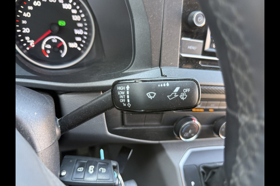 Volkswagen E-Transporter 113PK 37,3kWh L2H1 Elektrisch! 138KM WLTP Trekhaak Carplay Airco Stoelverwarming Parkeersensoren Transporter