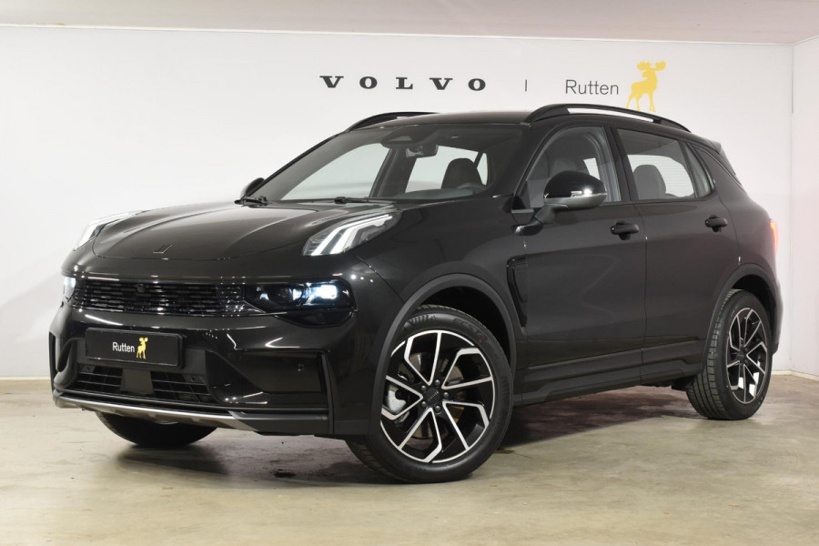 Lynk & Co 01 276PK Automaat Core / Adaptieve cruise control / Stoel - en stuurwielverarming / Parkeersensoren met camera / Apple carplay / Trekhaak / Metallic lak / 19" lichtmetalen velgen