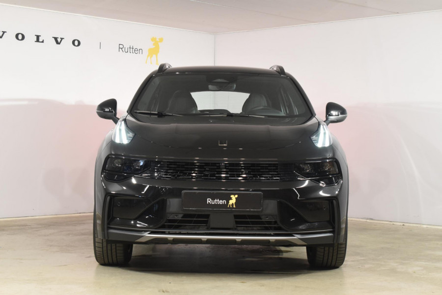 Lynk & Co 01 276PK Automaat Core / Adaptieve cruise control / Stoel - en stuurwielverarming / Parkeersensoren met camera / Apple carplay / Trekhaak / Metallic lak / 19" lichtmetalen velgen