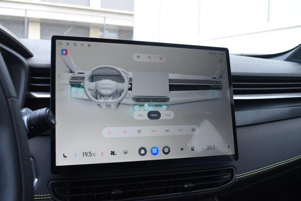 Lynk & Co 01 276PK Automaat Core / Adaptieve cruise control / Stoel - en stuurwielverarming / Parkeersensoren met camera / Apple carplay / Trekhaak / Metallic lak / 19" lichtmetalen velgen