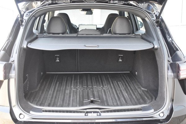 Lynk & Co 01 276PK Automaat Core / Adaptieve cruise control / Stoel - en stuurwielverarming / Parkeersensoren met camera / Apple carplay / Trekhaak / Metallic lak / 19" lichtmetalen velgen