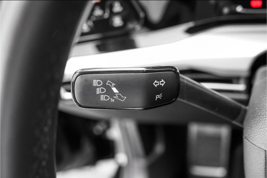 Volkswagen Golf 1.5 eTSI Move Style Pack ACC Camera 18"