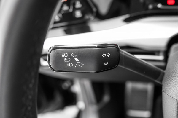Volkswagen Golf 1.5 eTSI Move Style Pack ACC Camera 18"