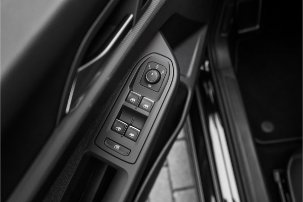 Volkswagen Golf 1.5 eTSI Move Style Pack ACC Camera 18"