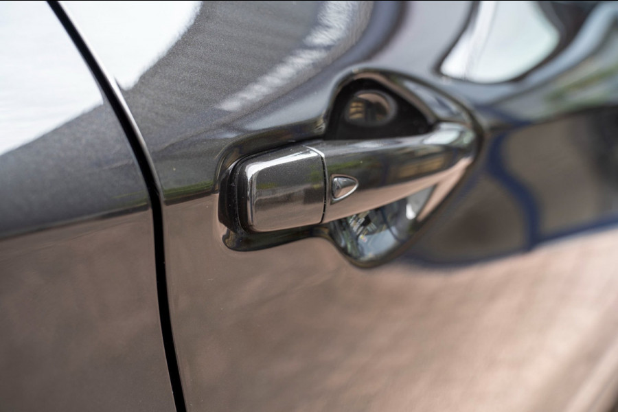 Nissan QASHQAI 1.2 N-Connecta|Prijs rijklaar incl. 12 mnd garantie| Automaat Panodak Trekhaak 360 Camera Navi