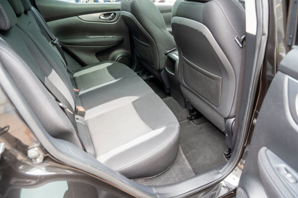 Nissan QASHQAI 1.2 N-Connecta|Prijs rijklaar incl. 12 mnd garantie| Automaat Panodak Trekhaak 360 Camera Navi