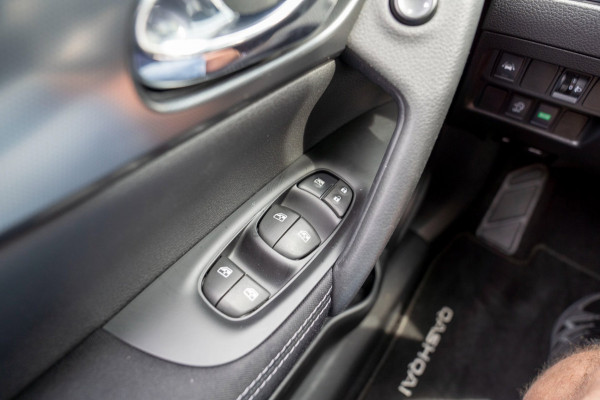 Nissan QASHQAI 1.2 N-Connecta|Prijs rijklaar incl. 12 mnd garantie| Automaat Panodak Trekhaak 360 Camera Navi