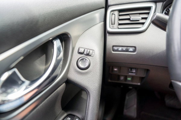 Nissan QASHQAI 1.2 N-Connecta|Prijs rijklaar incl. 12 mnd garantie| Automaat Panodak Trekhaak 360 Camera Navi