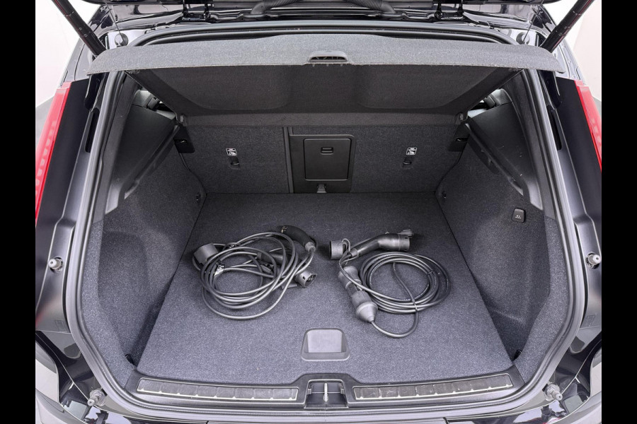 Volvo XC40 1.5 T5 Recharge PLUS BRIGHT VAN: 35.900,- VOOR: 33.877,- UW WKVOORDEEL: 2.023,- | HARMAN KARDON | ELECTR. STOELEN | UNIEKE KMSTAND | CAMERA | ELECTR. ACHTERKLEP | RIJKLAAR INCL. 12 MND BOVAG GARANTIE