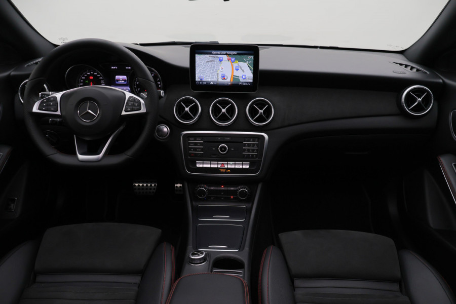 Mercedes-Benz CLA-Klasse Shooting Brake 250 Prestige AMG Panoramadak, Camera, LED, Navigatie, Trekhaak, PDC, 18"