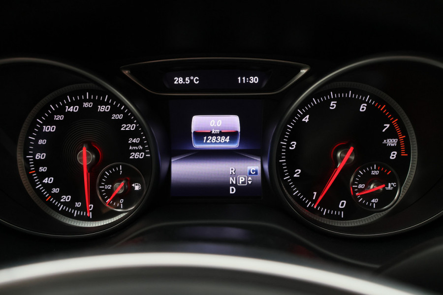 Mercedes-Benz CLA-Klasse Shooting Brake 250 Prestige AMG Panoramadak, Camera, LED, Navigatie, Trekhaak, PDC, 18"