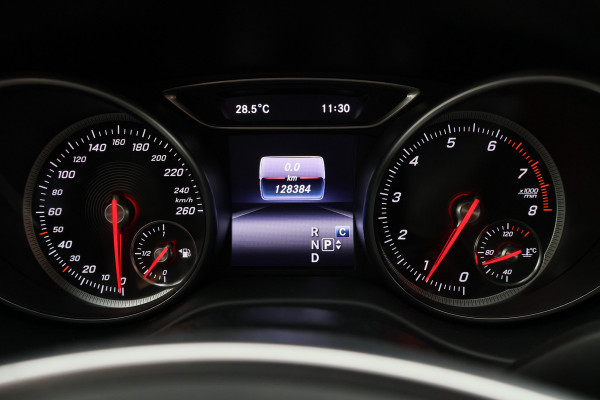 Mercedes-Benz CLA-Klasse Shooting Brake 250 Prestige AMG Panoramadak, Camera, LED, Navigatie, Trekhaak, PDC, 18"