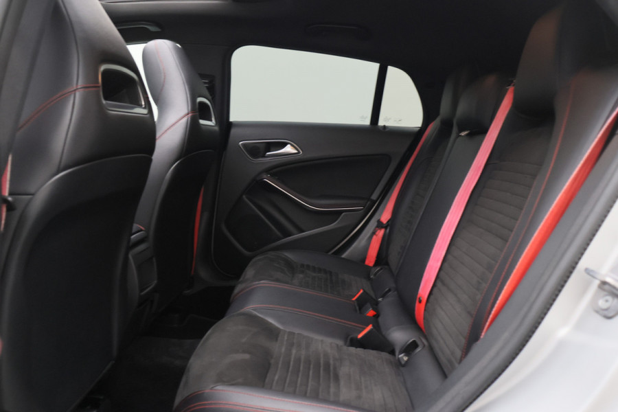 Mercedes-Benz CLA-Klasse Shooting Brake 250 Prestige AMG Panoramadak, Camera, LED, Navigatie, Trekhaak, PDC, 18"