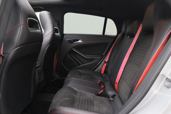 Mercedes-Benz CLA-Klasse Shooting Brake 250 Prestige AMG Panoramadak, Camera, LED, Navigatie, Trekhaak, PDC, 18"
