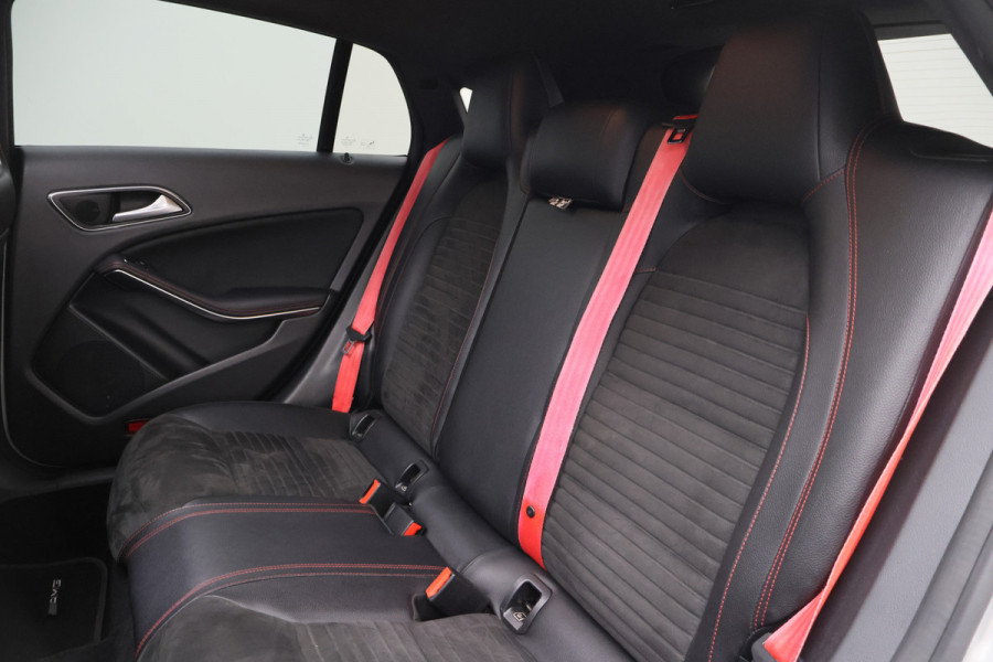 Mercedes-Benz CLA-Klasse Shooting Brake 250 Prestige AMG Panoramadak, Camera, LED, Navigatie, Trekhaak, PDC, 18"