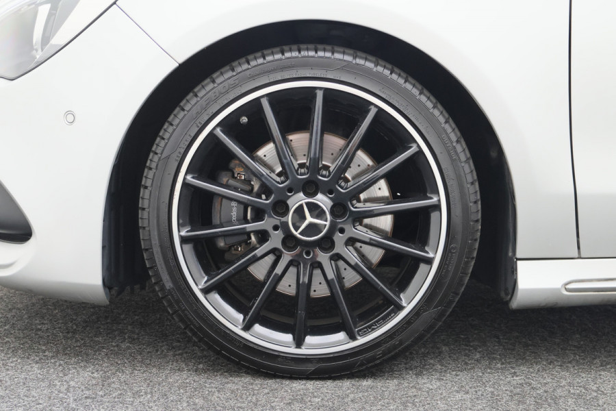 Mercedes-Benz CLA-Klasse Shooting Brake 250 Prestige AMG Panoramadak, Camera, LED, Navigatie, Trekhaak, PDC, 18"