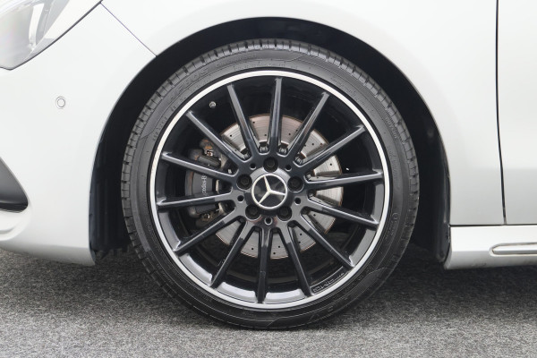 Mercedes-Benz CLA-Klasse Shooting Brake 250 Prestige AMG Panoramadak, Camera, LED, Navigatie, Trekhaak, PDC, 18"