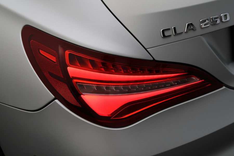Mercedes-Benz CLA-Klasse Shooting Brake 250 Prestige AMG Panoramadak, Camera, LED, Navigatie, Trekhaak, PDC, 18"