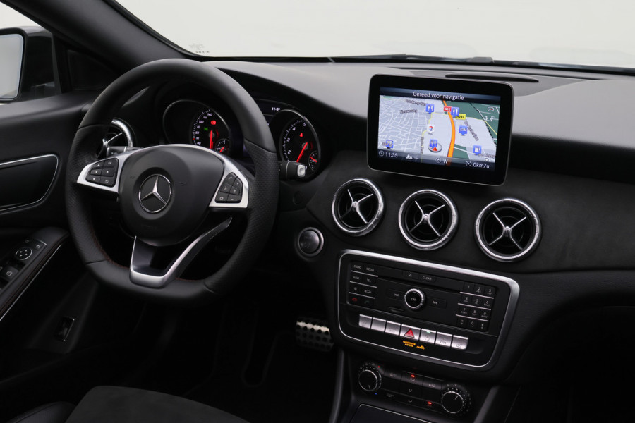 Mercedes-Benz CLA-Klasse Shooting Brake 250 Prestige AMG Panoramadak, Camera, LED, Navigatie, Trekhaak, PDC, 18"