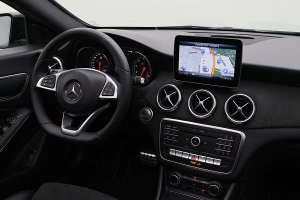 Mercedes-Benz CLA-Klasse Shooting Brake 250 Prestige AMG Panoramadak, Camera, LED, Navigatie, Trekhaak, PDC, 18"