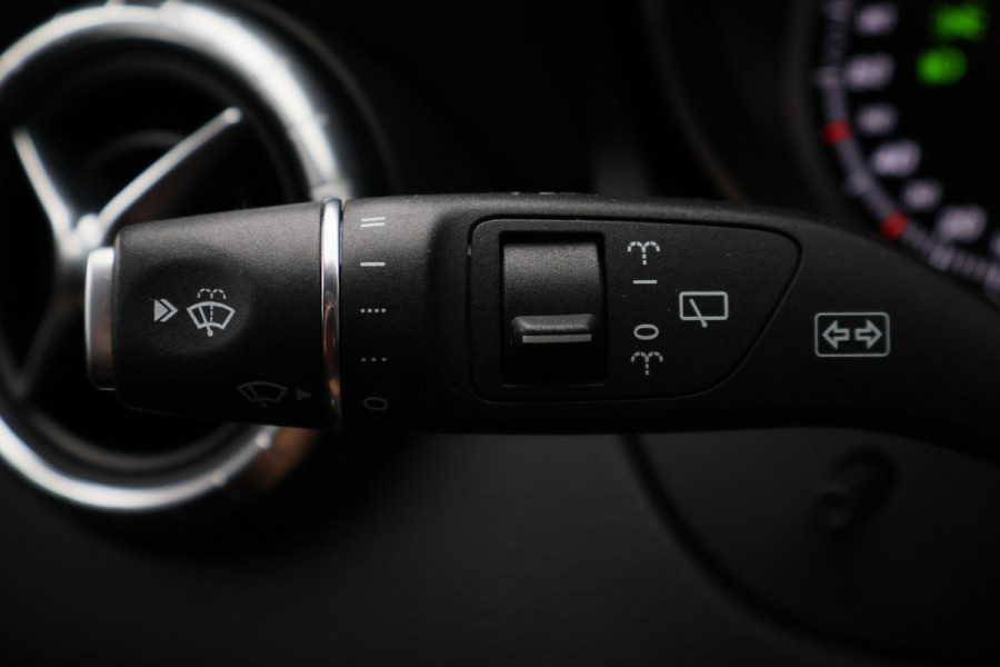 Mercedes-Benz CLA-Klasse Shooting Brake 250 Prestige AMG Panoramadak, Camera, LED, Navigatie, Trekhaak, PDC, 18"