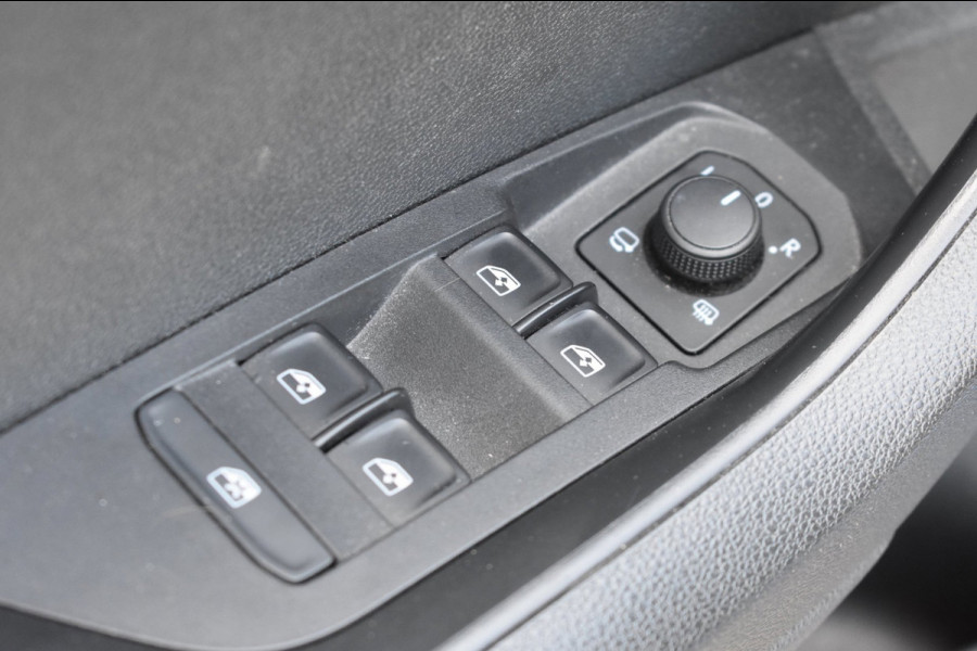 Škoda Karoq 1.5 TSI ACT Sportline | TREKHAAK | CANTON | ADAPTIEVE CRUISE CONTROLE | STOELVERWARMING | NAP | VOORRUITVERWARMING