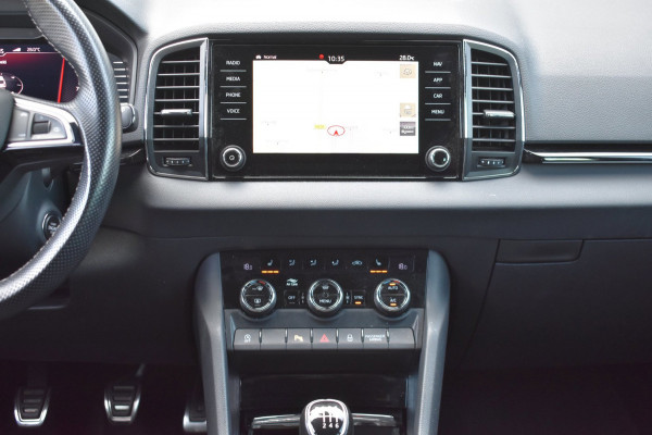 Škoda Karoq 1.5 TSI ACT Sportline | TREKHAAK | CANTON | ADAPTIEVE CRUISE CONTROLE | STOELVERWARMING | NAP | VOORRUITVERWARMING