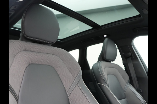 Volvo XC60 T6 AWD R-Design Long Range PHEV 398pk Dealer O.H | Trekhaak Af Fabriek | Panodak | Adaptive Cruise | Harman / Kardon | Camera | Lederen Sportstoelen Memory & Verwarmd | Keyless | Google Assist | Pilot Assist | Navigatie | Virtual | DAB | 21"L.M | Plug In Hybrid |