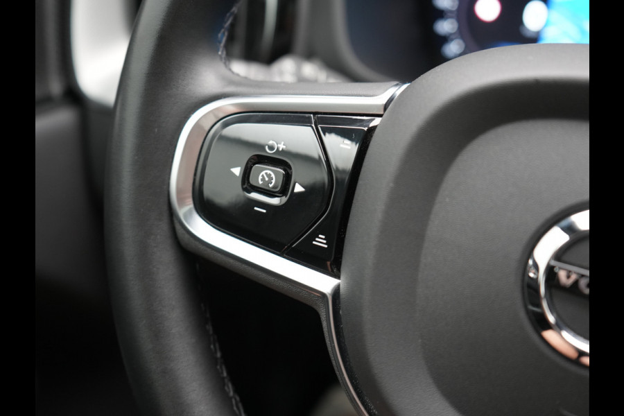 Volvo XC60 T6 AWD R-Design Long Range PHEV 398pk Dealer O.H | Trekhaak Af Fabriek | Panodak | Adaptive Cruise | Harman / Kardon | Camera | Lederen Sportstoelen Memory & Verwarmd | Keyless | Google Assist | Pilot Assist | Navigatie | Virtual | DAB | 21"L.M | Plug In Hybrid |