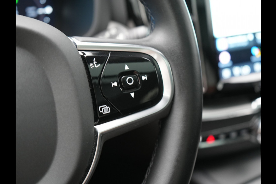 Volvo XC60 T6 AWD R-Design Long Range PHEV 398pk Dealer O.H | Trekhaak Af Fabriek | Panodak | Adaptive Cruise | Harman / Kardon | Camera | Lederen Sportstoelen Memory & Verwarmd | Keyless | Google Assist | Pilot Assist | Navigatie | Virtual | DAB | 21"L.M | Plug In Hybrid |