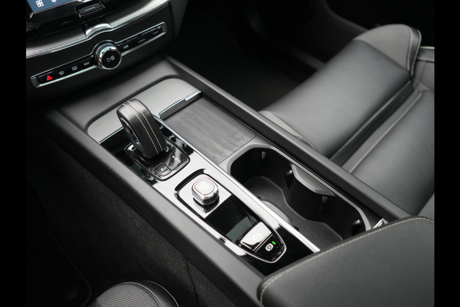 Volvo XC60 T6 AWD R-Design Long Range PHEV 398pk Dealer O.H | Trekhaak Af Fabriek | Panodak | Adaptive Cruise | Harman / Kardon | Camera | Lederen Sportstoelen Memory & Verwarmd | Keyless | Google Assist | Pilot Assist | Navigatie | Virtual | DAB | 21"L.M | Plug In Hybrid |