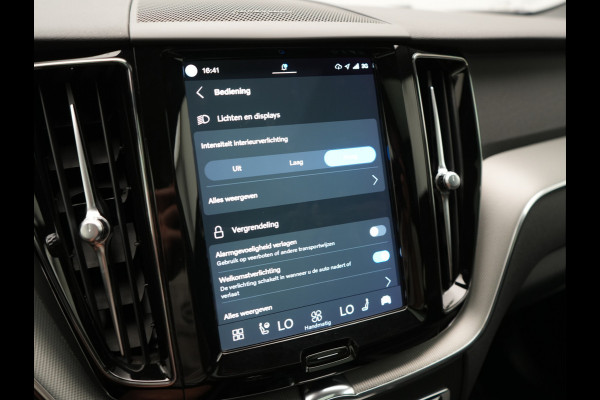 Volvo XC60 T6 AWD R-Design Long Range PHEV 398pk Dealer O.H | Trekhaak Af Fabriek | Panodak | Adaptive Cruise | Harman / Kardon | Camera | Lederen Sportstoelen Memory & Verwarmd | Keyless | Google Assist | Pilot Assist | Navigatie | Virtual | DAB | 21"L.M | Plug In Hybrid |