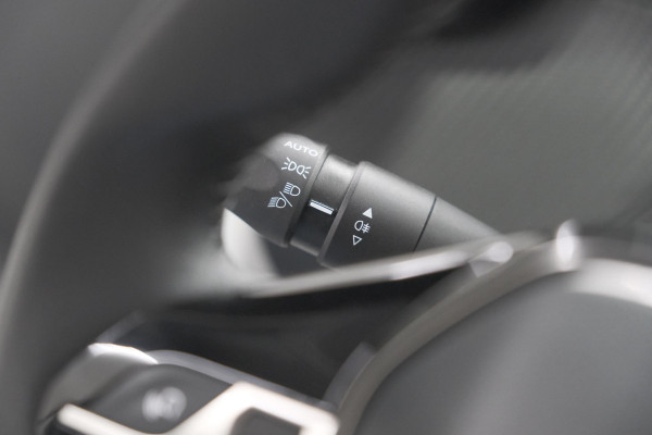 Peugeot e-208 EV Active Pack 50 kWh | 11 KW LADER | IJSKOUDE Climate Control | Parkeersensoren | Apple Carplay