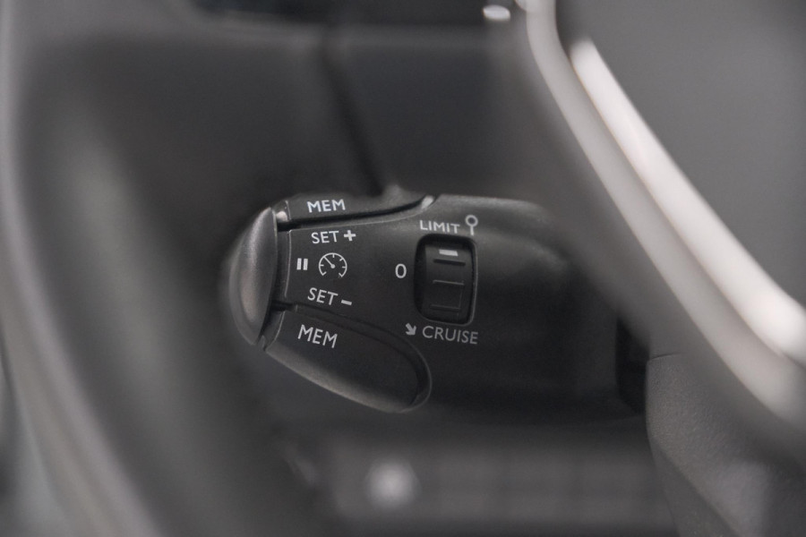 Peugeot e-208 EV Active Pack 50 kWh | 11 KW LADER | IJSKOUDE Climate Control | Parkeersensoren | Apple Carplay