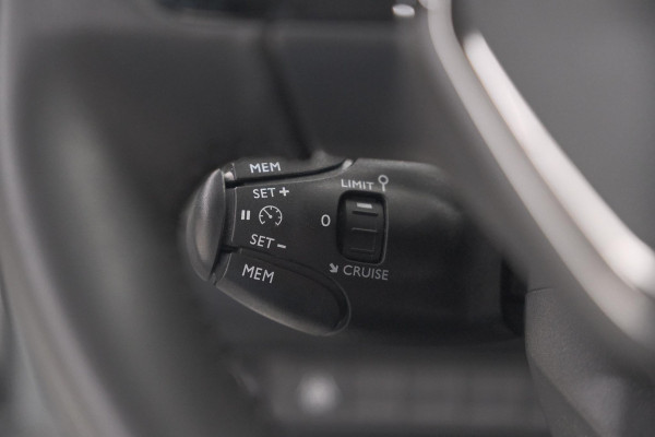Peugeot e-208 EV Active Pack 50 kWh | 11 KW LADER | IJSKOUDE Climate Control | Parkeersensoren | Apple Carplay