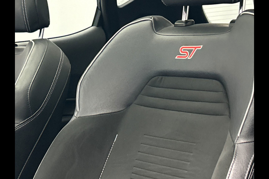 Ford Fiesta 1.5 EcoBoost ST-3 200 PK Performance | Panoramadak | B&O | Recaro | Carplay | Camera | Stoel/Stuur Verwarming |
