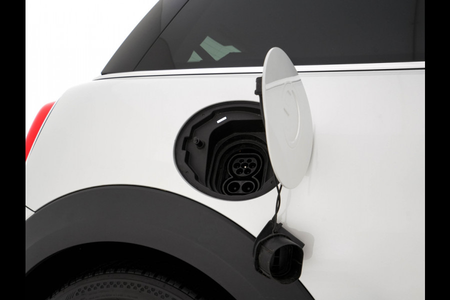 MINI Electric MINI Yours 33 kWh [3-Fase-11kW] {SoH-95%} (INCL-BTW) Aut. *HEATPUMP | LEATHER | HARMAN/KARDON | DIGI-COCKPIT | HEAD-UP | FULL-LED | NAVI-FULLMAP | HEATED-SPORTSEATS | DAB | CRUISE | KEYLESS | AMBIENTLIGHT | PRIVACY-GLASS | 17"ALU*
